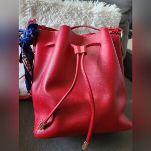 Bucket bag
